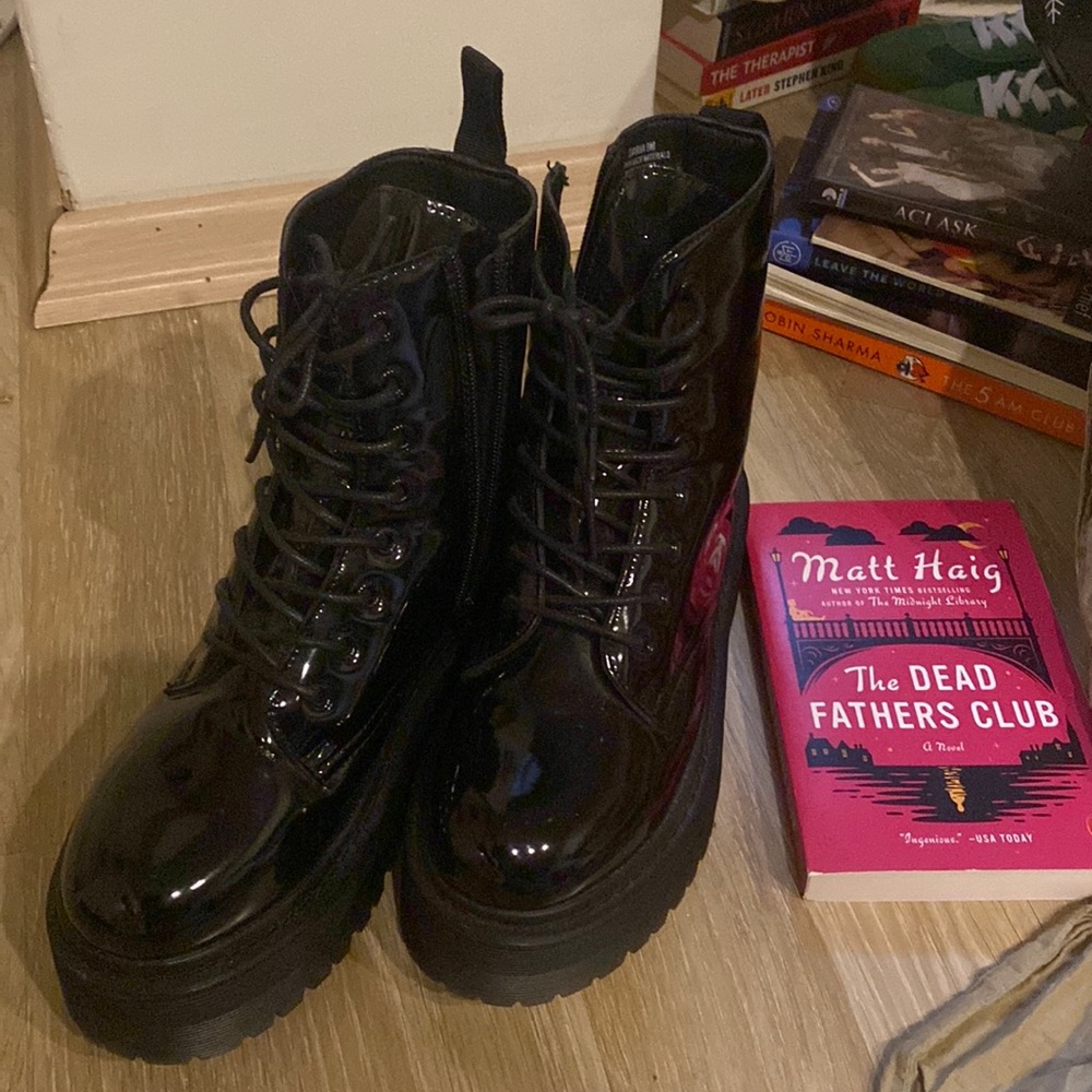 Daria black platform boots size 9